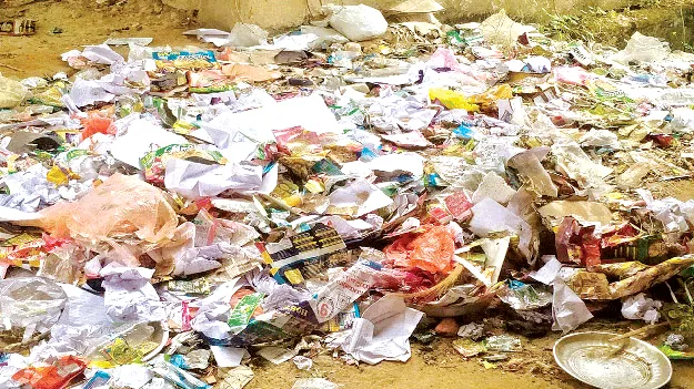 There is no garbage collection. చెత్తశుద్ధి లేకపోయె
