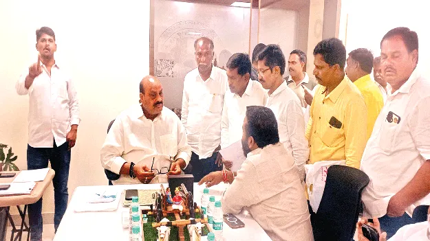 అగ్రహారం భూ సమస్య పరిష్కరించాలి