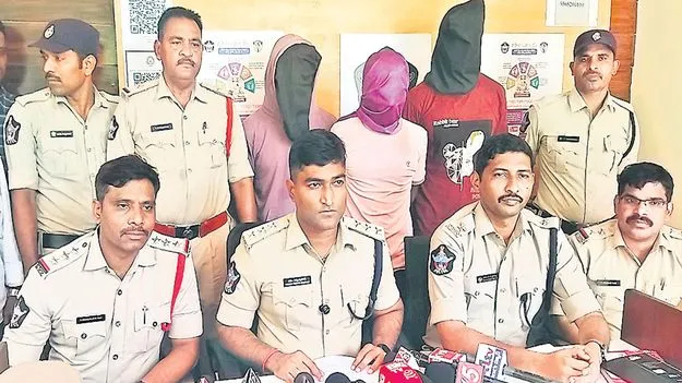 యువతి హత్య కేసులో వీడిన మిస్టరీ