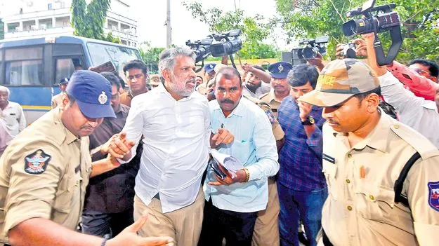 Chevireddy Bhaskar Reddy: ఓటర్లకు పంచడానికి లిక్కర్‌ డబ్బు