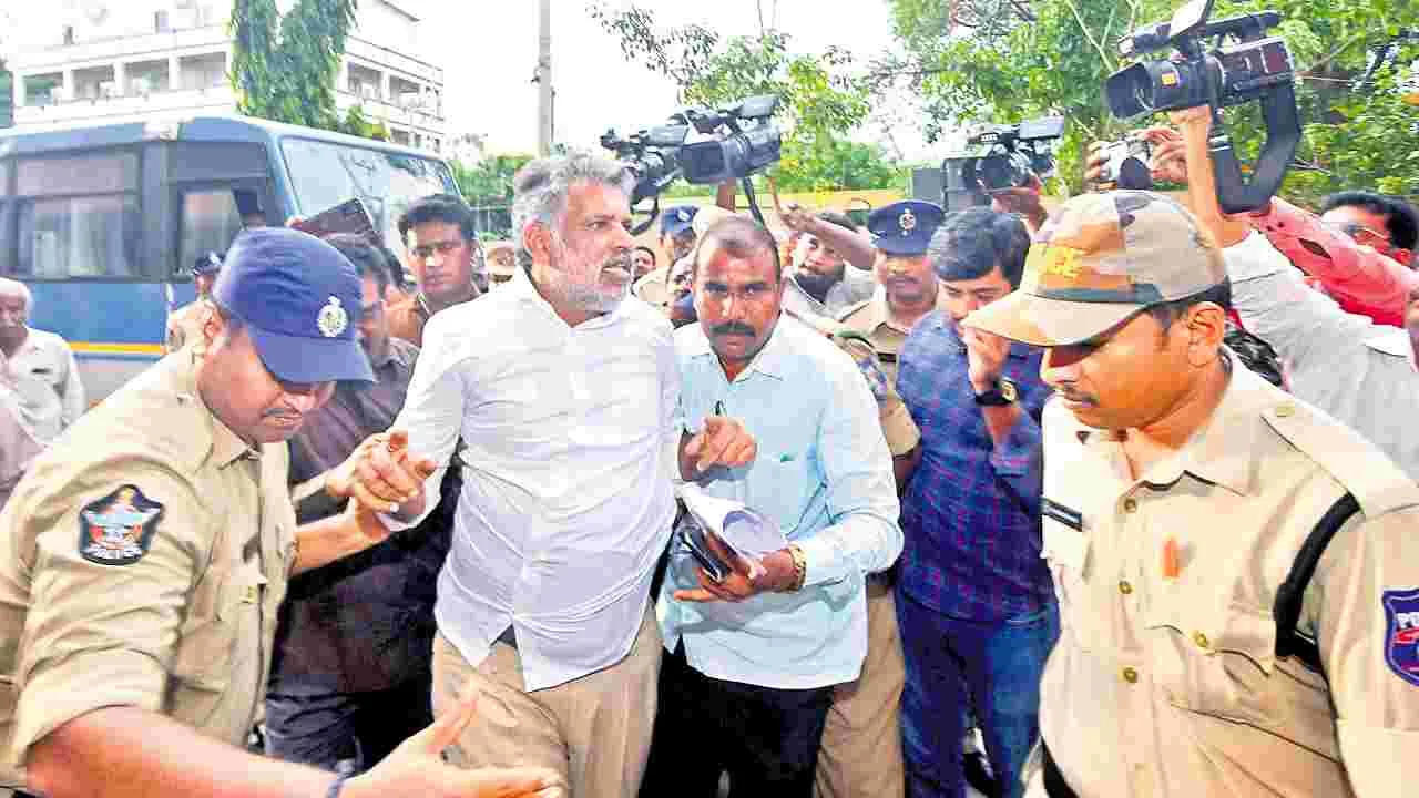 Chevireddy Bhaskar Reddy: ఓటర్లకు పంచడానికి లిక్కర్‌ డబ్బు