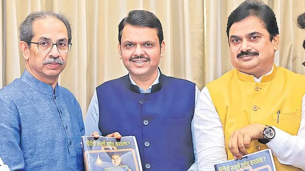 Maharashtra: ఫడణవీస్‌‌తో ఉద్ధవ్‌ భేటీ