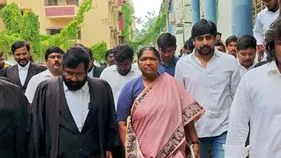 Seethakka: పజా ప్రతినిధుల కోర్టుకు హాజరైన సీతక్క.!