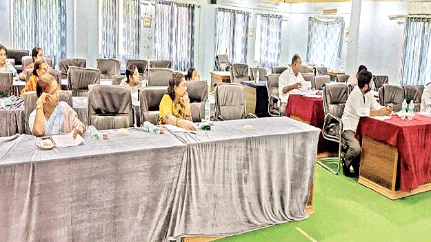 చర్చ లేకుండానే ముగిసిన సమావేశం