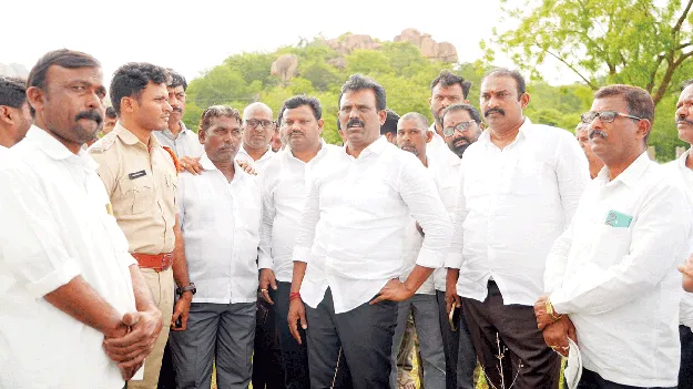 సబ్‌స్టేషన్‌ నిర్మాణానికి ఎమ్మెల్యే స్థల పరిశీలన