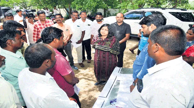 విచారించి సమస్యలు పరిష్కరించాలి 