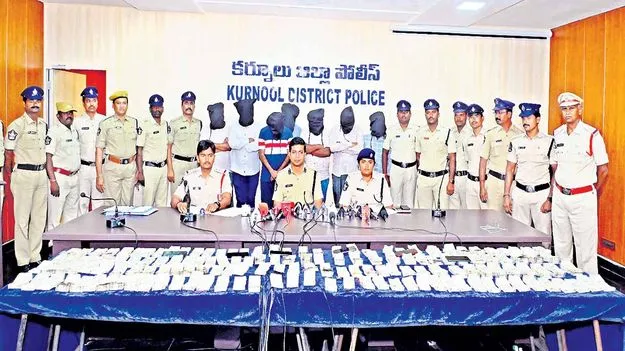 IPL Betting Arrest: క్రికెట్‌ బెట్టింగ్‌ ముఠా అరెస్టు 