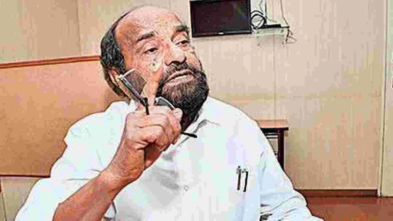 BJP: బీసీలకు 42% రిజర్వేషన్‌ కల్పించాల్సిందే