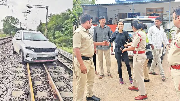 Shankarpally: రైలు పట్టాలపై కారు
