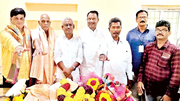 రైతుల అభ్యున్నతికి కృషి చేయాలి