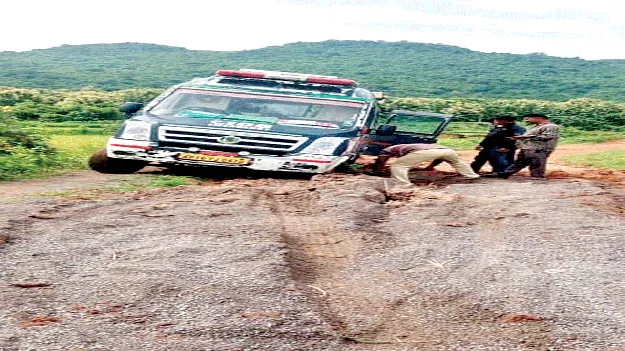 గిరిజన మహిళకు ప్రసవ కష్టాలు