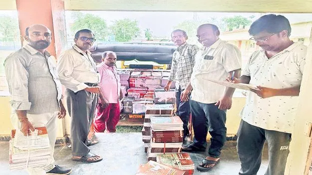 పుస్తకాలు వచ్చేశాయ్‌