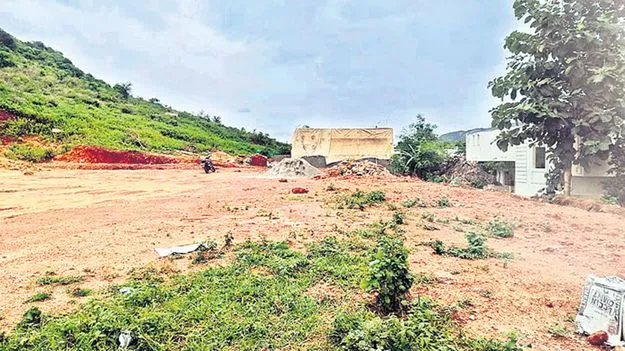 పాఠశాల క్రీడా స్థలం కబ్జా