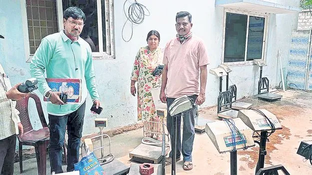 నేటి నుంచి రేషన్‌ డిపోల్లో సరకుల పంపిణీ