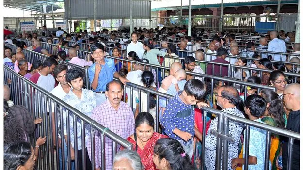 వరసిద్ధుడి దర్శనానికి 4 గంటలు