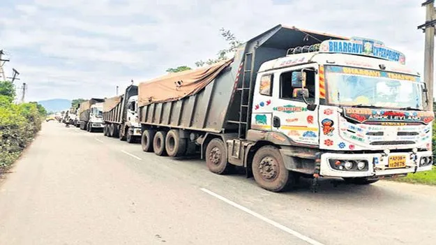 పయనీర్ లారీలకు భారీ జరిమానా