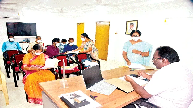 Births should be registered ప్రసవాలను నమోదు చేయాలి