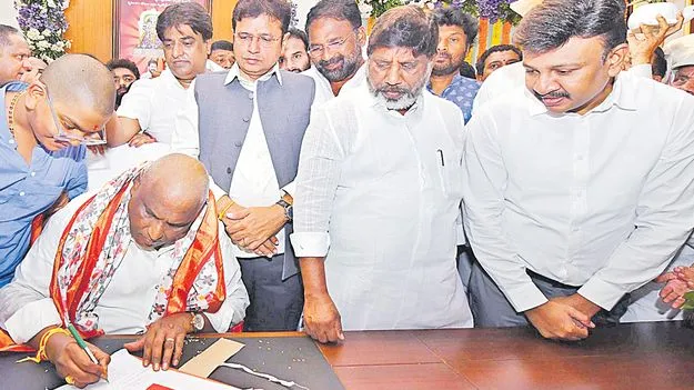 మంత్రిగా అడ్లూరి బాధ్యతల స్వీకరణ 