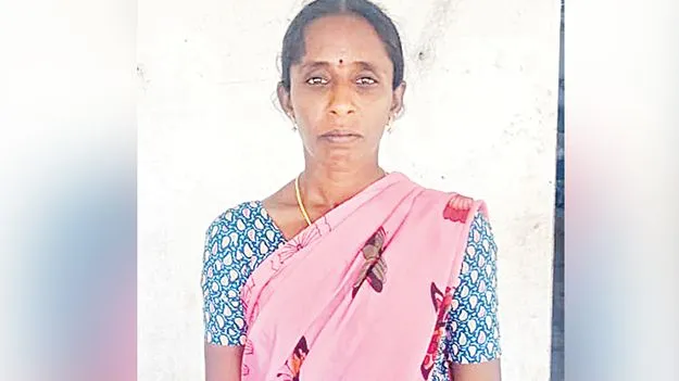 Pending Bills: ఇల్లు సరే.. పెండింగ్‌ బిల్లులూ మంజూరు చెయ్యండి