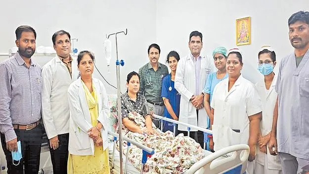 Karimnagar: ప్రభుత్వాస్పత్రిలో శస్త్ర చికిత్స చేయించుకున్న కలెక్టర్‌