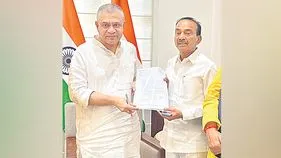 Etela Rajender Ashwini Vaishnaw: మేడారం రైల్వే లైన్‌ను పరిశీలించండి..