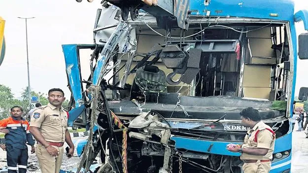 డ్రైవింగ్‌ సీటులోనే గంటన్నర విలవిల