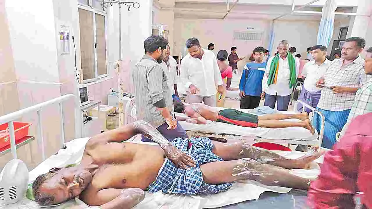 Adilabad: గ్యాస్‌ సిలిండర్‌ లీక్‌.. చెలరేగిన మంటలు