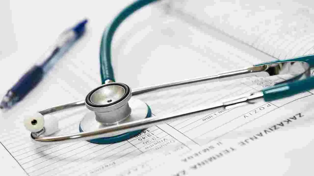 Hospitals: 55 ఆస్పత్రుల సూపరింటెండెంట్లకు నోటీసులు 