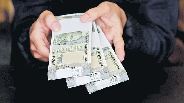 ట్యాపింగ్‌  ముఠా.. వసూళ్ల వేట!