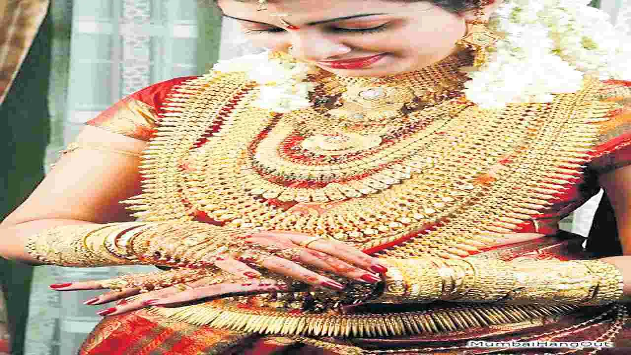 కొందామంటే..బంగారమాయె!