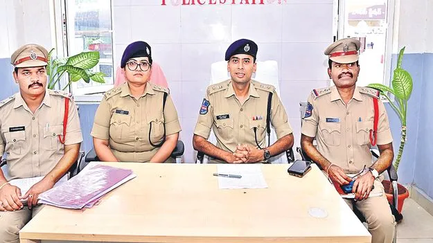 Adilabad: నకిలీ పోలీసుల ముఠా గుట్టు రట్టు