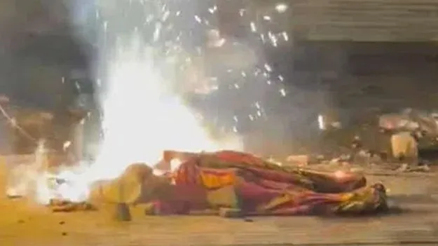 LB Nagar: హైటెన్షన్‌ విద్యుత్తు తీగ తెగిపడి.. ఇద్దరి సజీవ దహనం