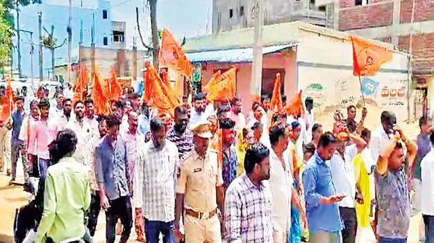 Hyderabad: శివాలయంపై గుర్తుతెలియని దుండగుల దాడి 