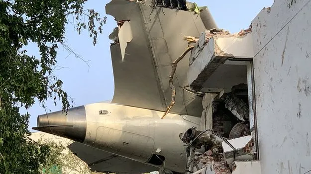 Ahmadabad: మంటల్లోనూ చెక్కు చెదరని ‘భగవద్గీత‘