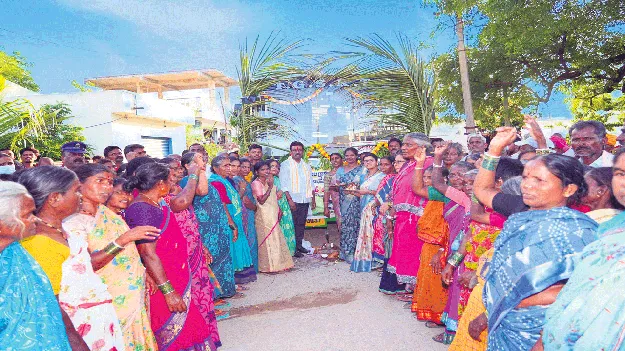 మహిళల అభ్యున్నతికి ప్రభుత్వం కృషి 