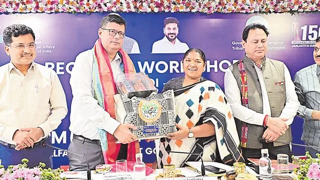 Seethakka: అటవీ చట్టాలు సంస్కరించండి