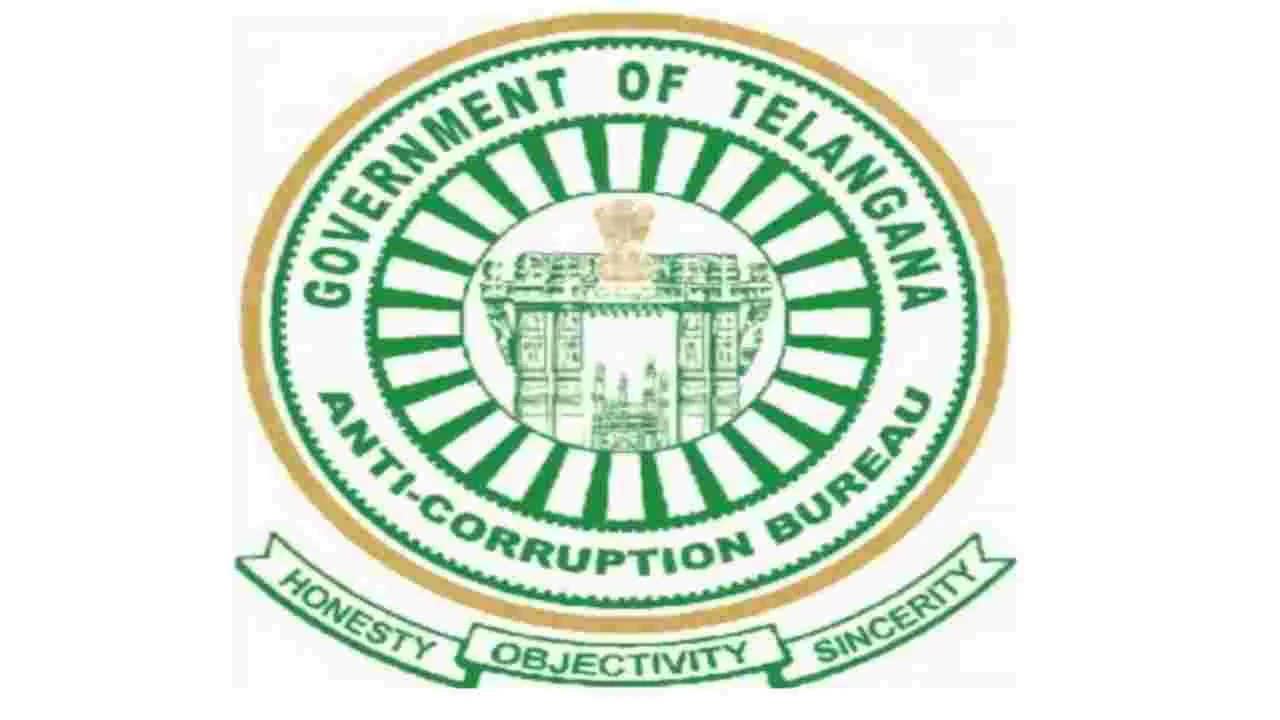 ACB Operations: అవినీతి ఉద్యోగుల ఆటకట్టు 
