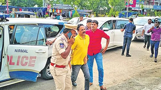 కొణతం దిలీప్‌ అరెస్టు