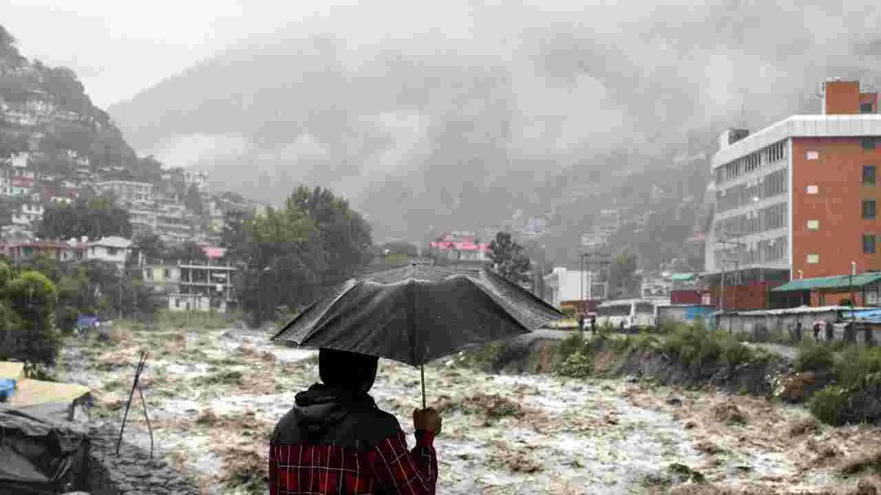Himachal Pradesh: భారీ వర్షాలతో ముగ్గురి మృతి
