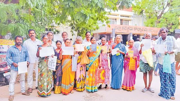 Land Resurvey Error: ఒక్కో కూలీకి  325ఎకరాలు