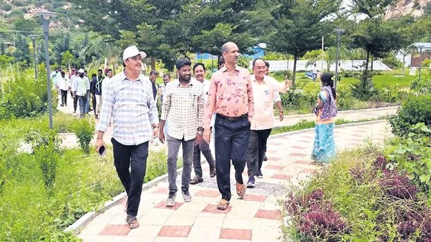 పట్టణ ప్రణాళికను అమలు చేయాలి