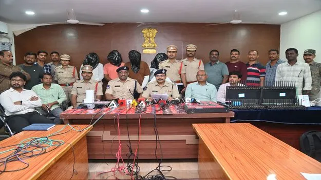 సైబర్ క్రైం ముఠా పట్టివేత