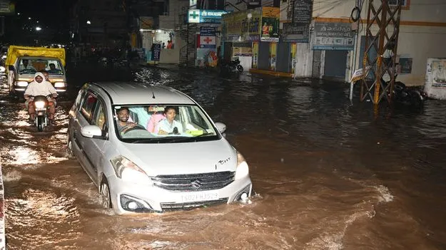 Karimnagar:  రహదారులు.. చెరువులుగా..