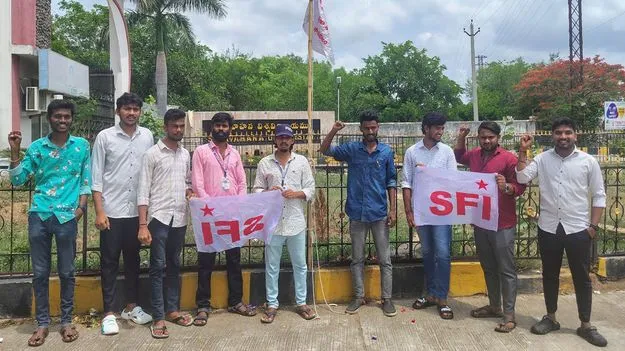 Karimnagar: యూనివర్సిటీల అభివృద్ధికి కేంద్రం ప్రత్యేక బడ్జెట్‌ కేటాయించాలి