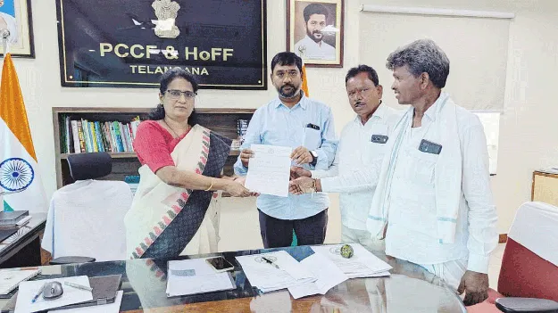 పోడు రైతులపై వేధింపులు ఆపాలి