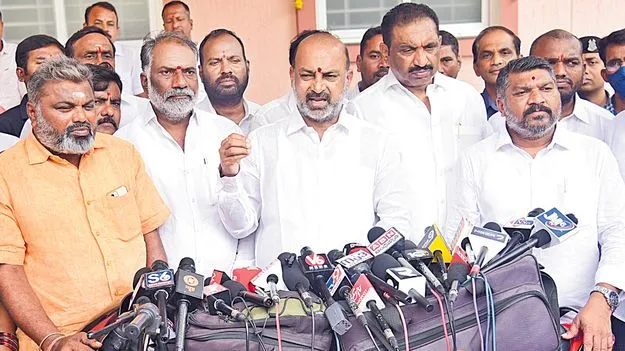 Bandi Sanjay KTR Challenge: కవితపై కేసులు ఎత్తేస్తే పార్టీని విలీనం చేస్తామన్నారు