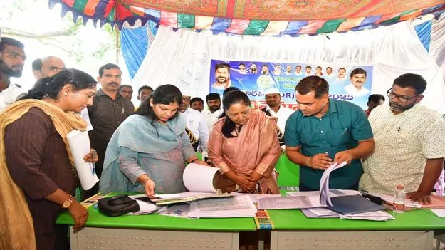 రెవెన్యూ సదస్సులను సద్వినియోగం చేసుకోవాలి