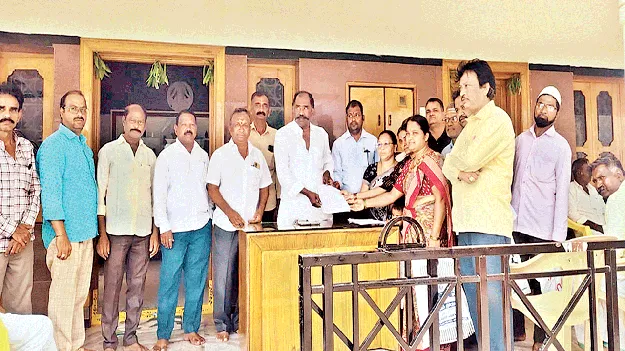 టిడ్కో గృహాలను స్వాధీనం చేయాలి