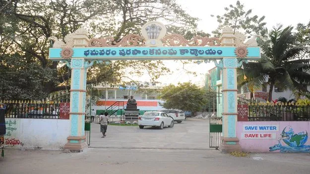 ఆస్తులు అధికం.. పన్నులు స్వల్పం