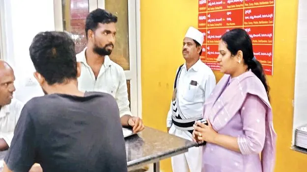 అన్న క్యాంటీన్‌లో జేసీ